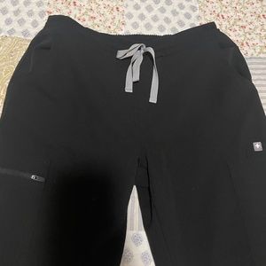 FIGS Scrub Bottoms Size Small, Black